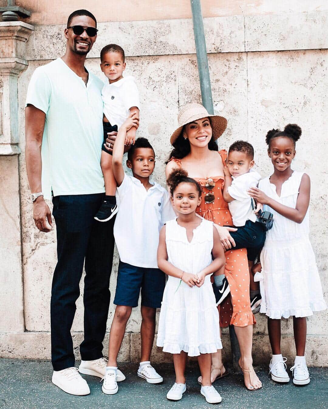 クリス・ボッシュさんのインスタグラム写真 - (クリス・ボッシュInstagram)「Blessings on blessings on blessings ☝🏿 #BoshFamily #BoshFamilyWorldTour #Throwback」4月3日 2時44分 - chrisbosh