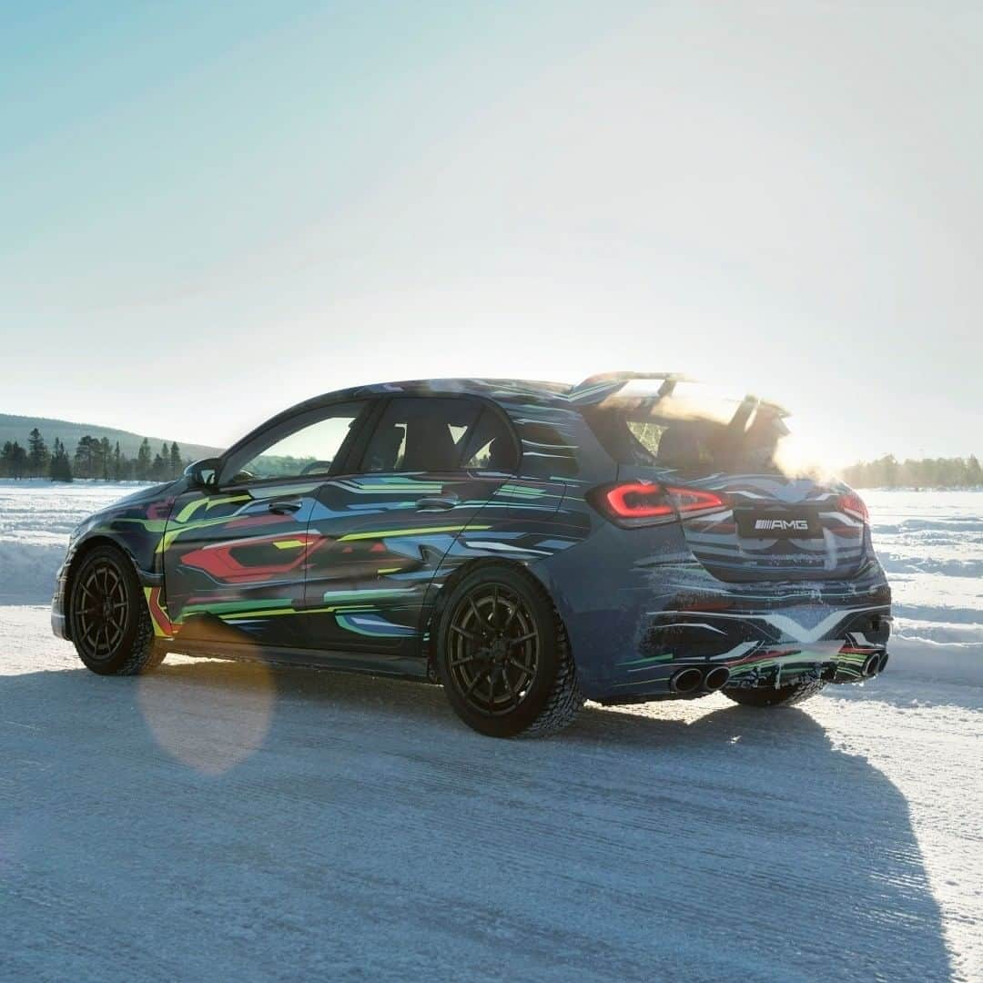 Mercedes AMGさんのインスタグラム写真 - (Mercedes AMGInstagram)「Drifting through the Swedish wilderness beats the typical ski trip.  #MercedesAMG #Mercedes #AMG #DrivingPerformance #Drift #Power #Passion #Luxury #CarsofInstagram #InstaCar #DriftMode」4月3日 2時45分 - mercedesamg