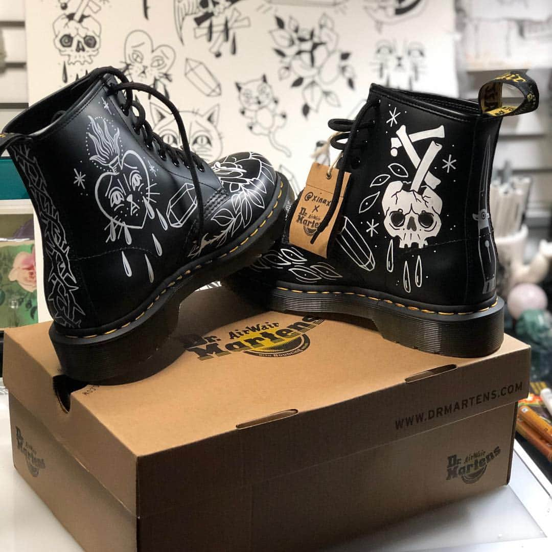 ドクターマーチンさんのインスタグラム写真 - (ドクターマーチンInstagram)「The LA artists from the #DIYDOCS Tour each brought their own distinct style. Customers were treated to free customisation from @xinaxiii @adamvunoir @rustycuts & @dadybones. Catch the full recap, link in bio.」4月3日 2時46分 - drmartensofficial