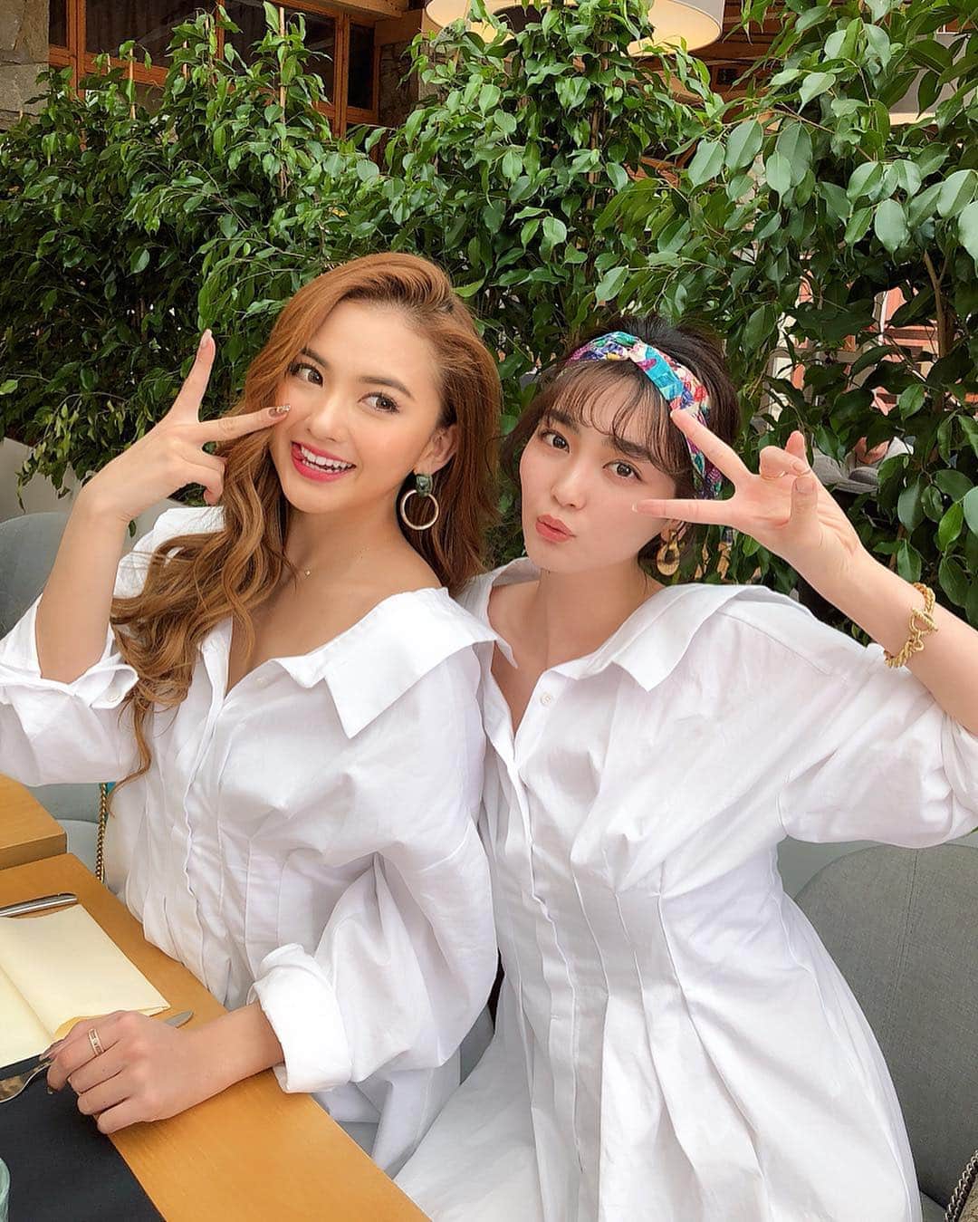 のインスタグラム：「昨夜は、 ご近所さんの同い年で分かち合える超絶美女と♥️🏘 もうたっくさん笑った喋った泣いた!!w そして美女と食うメシはうまい酒もうまい🍶 さいっこーに楽しかったわぁ🤤🍖 同じタイミングで 同じ壁にぶつかった私達は 話しても話しても尽きなかったwww😂 #写真はフランスの時 #昨日はまともな写真なし㊙️ #ずっと載せよう思ってたお気に入り📸 #lastnight #girl #happytime #ありがとう #hangover #丁度いい #smile」