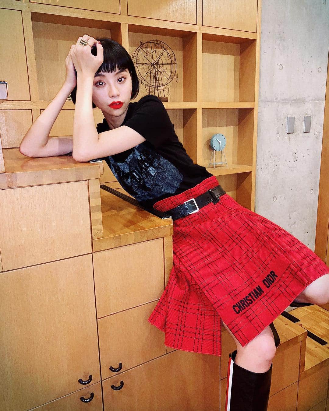 のインスタグラム：「In my agency 📷 by my manager  Item: all by @dior ⛓🔮💎」
