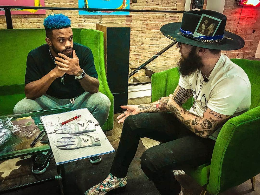 デライノ・デシールズ・ジュニアのインスタグラム：「Got a little batting glove collab with my guy @travisaustincustoms coming soon!」