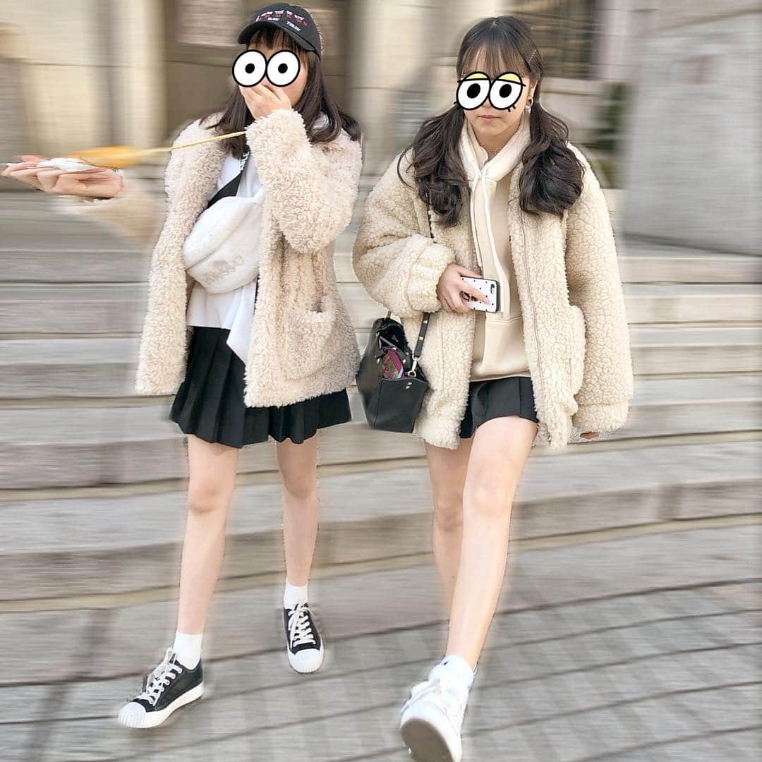 麻美さんのインスタグラム写真 - (麻美Instagram)「リンクコーデな姉妹💕 ． 2人で毎度相談して ちょっとリンクさせるけど ほとんど一緒🤣 ． 女子はオシャレに時間がかかるのよね ． #観光#韓国#姉妹#リンクコーデ #韓国旅行 #soul#fashion #daughter #cordinate  #love#family」4月3日 13時10分 - mami0s