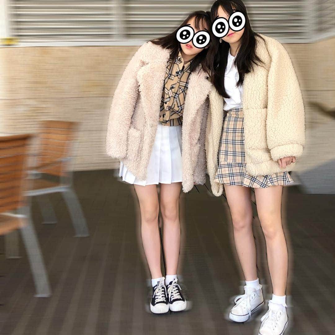 麻美さんのインスタグラム写真 - (麻美Instagram)「リンクコーデな姉妹💕 ． 2人で毎度相談して ちょっとリンクさせるけど ほとんど一緒🤣 ． 女子はオシャレに時間がかかるのよね ． #観光#韓国#姉妹#リンクコーデ #韓国旅行 #soul#fashion #daughter #cordinate  #love#family」4月3日 13時10分 - mami0s