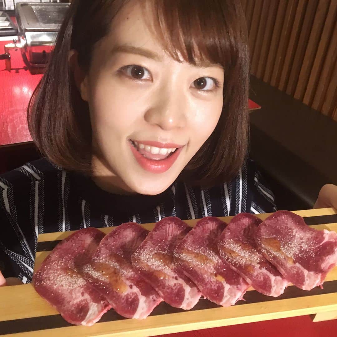 森谷佳奈さんのインスタグラム写真 - (森谷佳奈Instagram)「ほっほっほ。 肉day🥩 赤身盛りと牛タン。 我慢できずにビールもいってしまった🍺くぅー！！！ #kanayoru #焼き肉」4月3日 13時16分 - kana_moritani