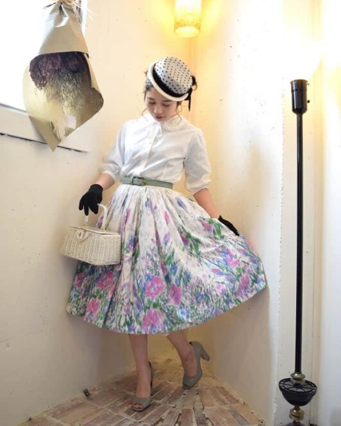 NUTTY Vintage&Collectibleさんのインスタグラム写真 - (NUTTY Vintage&CollectibleInstagram)「🌸🌸NUTTY BLOG🌸🌸 更新いたしました💫  新着floral skirtのご紹介💓 本日も20時まで みなさまのご来店を 心よりお待ちしております。  https://nuttyblog.exblog.jp/28157520/  #nutty#vintageshop#boutique#osaka#horie#japan#ootd#fashion#vintagestyle#vintagefashion#used#vintage#大阪#堀江#南堀江#古着#古着屋#古着女子#ヴィンテージ#ビンテージ#ootd#コーディネート#coordinate#ファッション#大阪古着#ヴィンテージショップ#40s#50s#60s#vintageskirt#50sskirt」4月3日 13時18分 - nutty_vintage