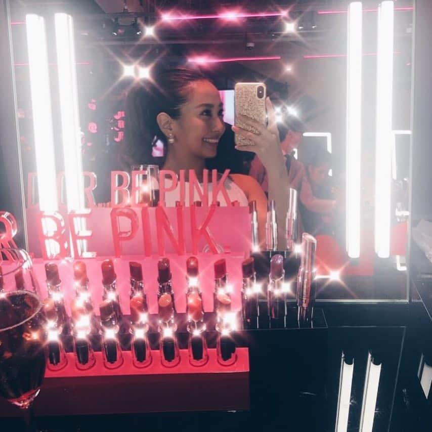のインスタグラム：「𝑳𝒂𝒔𝒕 𝒏𝒊𝒈𝒉𝒕💖💄 with @asucataira 💋 .  DiorのLipはつけ心地がなめらかで色もとても綺麗で種類が多いからすごく好き❤︎❤︎ 今回の新作 Dior Addict Stellar Shie も早速試して気に入っちゃった💄 . Dior Addict City 🌃 めちゃくちゃ可愛かった🥺💋 . @dior  @diormakeup  #dioraddict #bediorbepink」