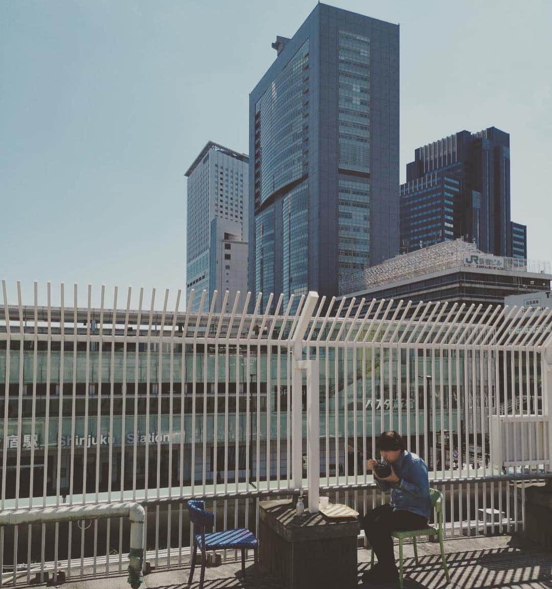 白井鉄也さんのインスタグラム写真 - (白井鉄也Instagram)「新宿でお昼ご飯食べたです！  #新宿 #sinjuku #お昼ご飯 #ランチ #lunch #クリーミーカレーそば」4月3日 13時28分 - shiraichimon