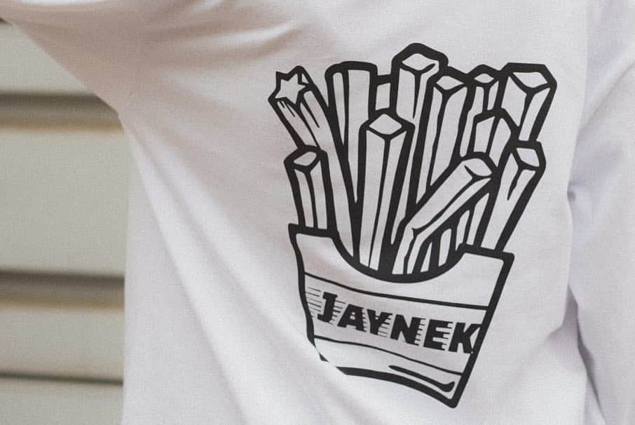 郡司英里沙（えりちょす）さんのインスタグラム写真 - (郡司英里沙（えりちょす）Instagram)「. . . . 今回はセレクト商品の他に、 「Jayne K」 が Potato icon になって 初のオリジナル商品も展開しております...!!! . 自分のイラストでオリジナルアイテムを つくるのこと 販売することを ずっとずっと目標としていたので、 念願叶って本当に嬉しいです‪( ;ᯅ; ) . そして、第1弾受注販売が無事終了し、 自分のイラストをお洋服として 皆さんにお届けできる幸せを ひたすらに噛み締めている今日です..‪( ;ᯅ; ) . 沢山の「おめでとう」と、 ご購入くださった皆さん 本当に本当にありがとうございました.. . 感謝の気持ちをたっぷり込めて 発送させて頂きますので 到着までもうしばらくお待ちください⋆ . 次回は4/12~4/14の期間限定で 第2弾の受注販売を行わせて頂きますので まだGETされていない方はお見逃しなく( ¨̮ ) . . . . . . . 改めて、 . 忙しい中で沢山沢山時間を割いて 自分のやりたい事を形にしてくれるスタッフの皆さん . そして、それらの魅力をより一層引き出し みなさんに素敵に届けられる術を つくってくださるカメラマンさん . そして何より、 「Jayne K」を応援してくれるみなさん 着てくれるみなさんに大きな感謝を。 . . 今回はまだまだ第1歩にすぎません!! . . 2歩、3歩と、更に踏み出せるように 今後とも「Jayne K」をよろしくお願いします⚑︎⚐︎ . .  もっともっと沢山の方に知って貰えますように もっともっと沢山の方に着てもらえますように . . ポップアップだけでなく 販売サイトも更に盛り上げていけるよう がんばります \(◡̈)/⚑︎⚐︎ . . . ( photo by @daichi_photo ) . . . #郡司服 #郡司英里沙 #えりちょす #ストリート系女子 #ストリートファッション #vans  #jaynek #ピムス #ぴむす #pimms #japaneseidol #idol #model #kawaii #instagood #followme #me #팔로우 #셀피 #셀스타그램 #멋스타그램 #코디」4月3日 13時46分 - erisagunji