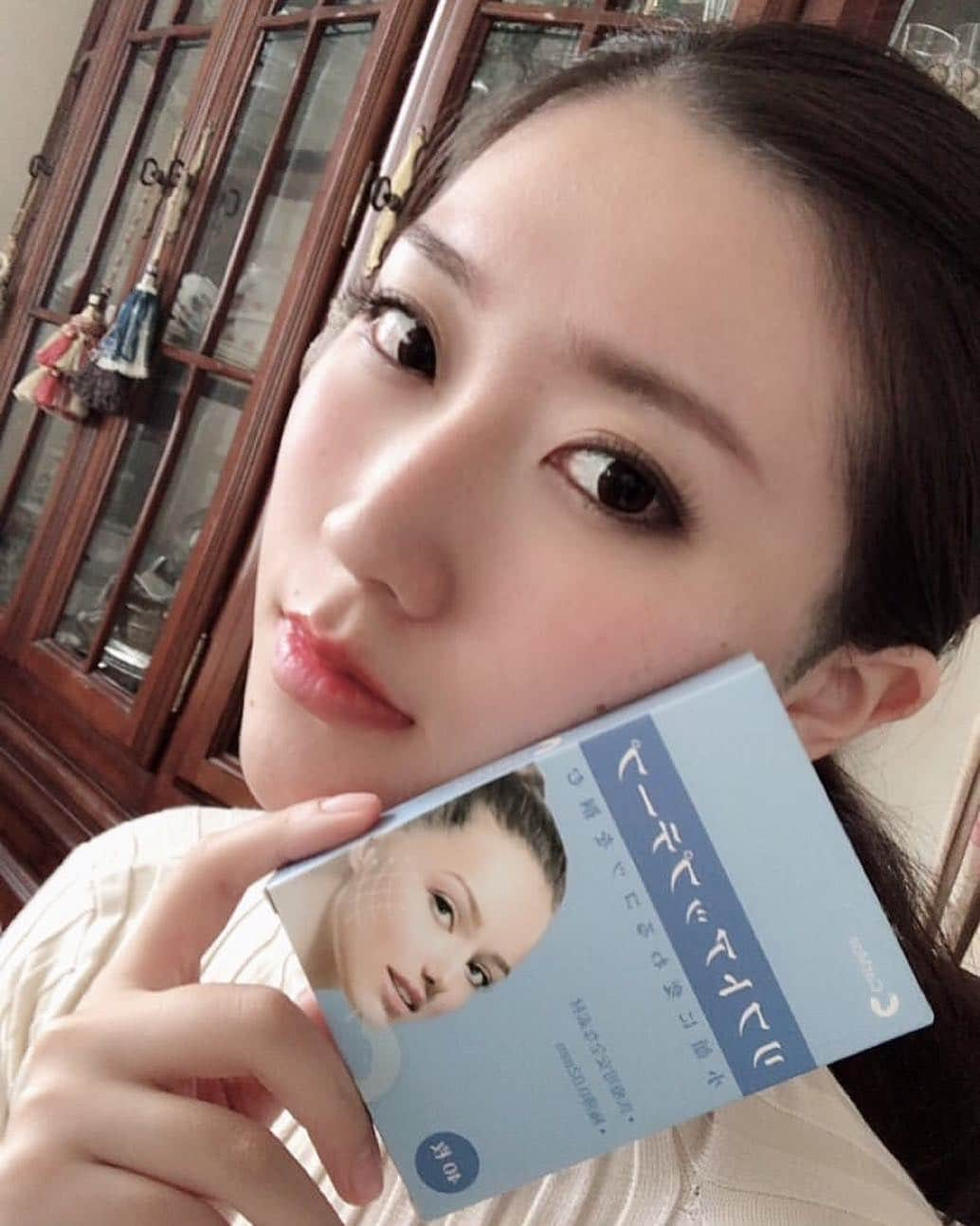 松丘雪那さんのインスタグラム写真 - (松丘雪那Instagram)「. リフトアップテープ、インスタでたくさん使ってるのみてきになって、、！！！ @catmoz_beauty さんの！ 少しシュッとしたかなぁ？ むくんでる日に使いたい！笑 . . . . . #小顔テープ #リフトアップ #リフトアップテープ #172cm #韓国ファッション #ファッション #モデル #タレント #サロンモデル #サロモ #被写体 #メイク #コスメ #松丘雪那」4月3日 13時41分 - yukina.23na