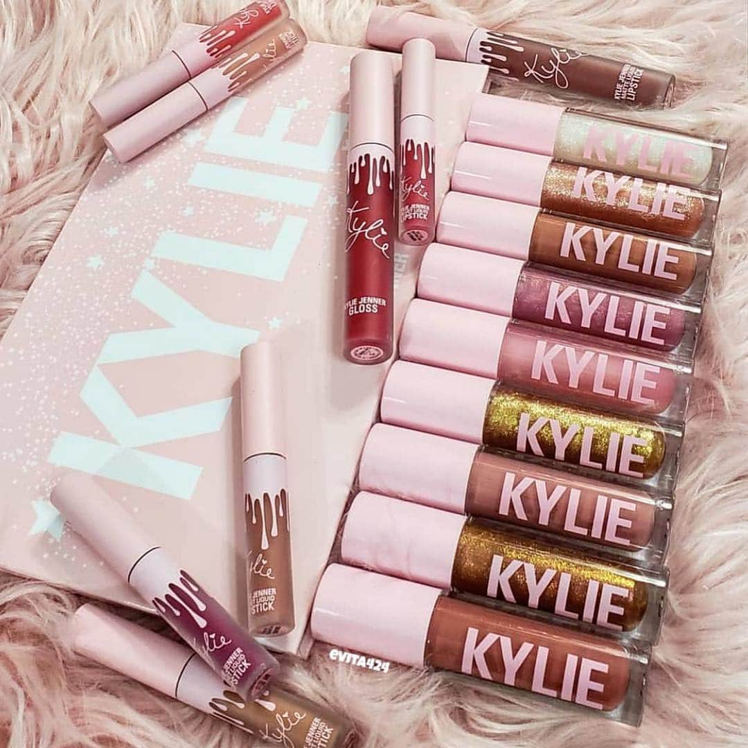 Kylie Cosmeticsさんのインスタグラム写真 - (Kylie CosmeticsInstagram)「collection goals 🔥💕 pic by @evita424」4月3日 13時48分 - kyliecosmetics