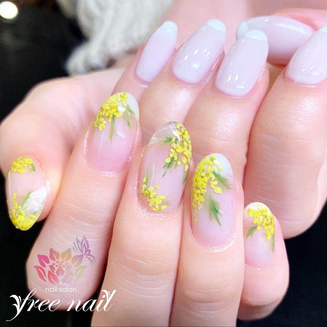 free nail フリーネイルさんのインスタグラム写真 - (free nail フリーネイルInstagram)「. お客様ネイル💅🏻🐝✨ . フラワーアシンメトリーネイル🌼✨ . 春の訪れ🌼✨ . ご来店ありがとうございました🙇🏻‍♀️🙇🏻‍♀️🙇🏻‍♀️💗 . #ネイル #フリーネイル #ネイルアート #ジェルネイル #ネイルサロン #大阪ネイルサロン #ネイルデザイン #ネイルチェンジ #アシンメトリーネイル #アシンメネイル #フラワーネイル #手書きアート #変形フレンチ #ピンクネイル #イエローネイル #デザインネイル #シンプルネイル #トレンドネイル #大人ネイル #春ネイル #スプリングネイル #美甲 #日式美甲 #springnails #nailsart #nailsalon #nailsdid #newnails #newnail #freenail」4月3日 13時54分 - freenail_jpn