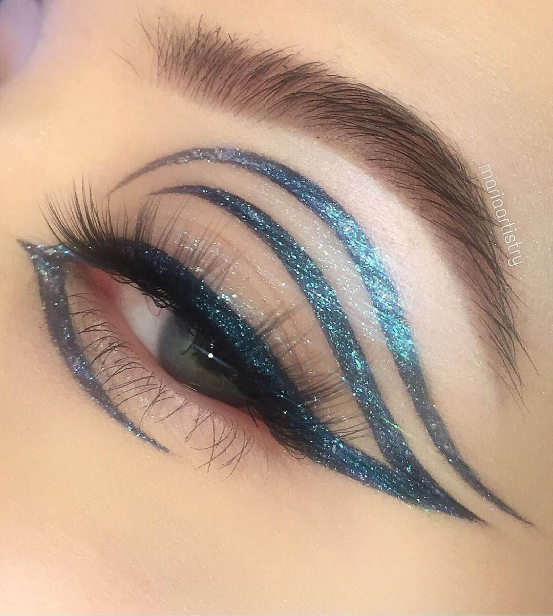 NYX Cosmeticsさんのインスタグラム写真 - (NYX CosmeticsInstagram)「@mariaartistry completes this glittery, galaxy-inspired #EOTD with our Worth The Hype Mascara ✨🤩 || #nyxcosmetics #nyxprofessionalmakeup #crueltyfreebeauty」4月3日 4時59分 - nyxcosmetics