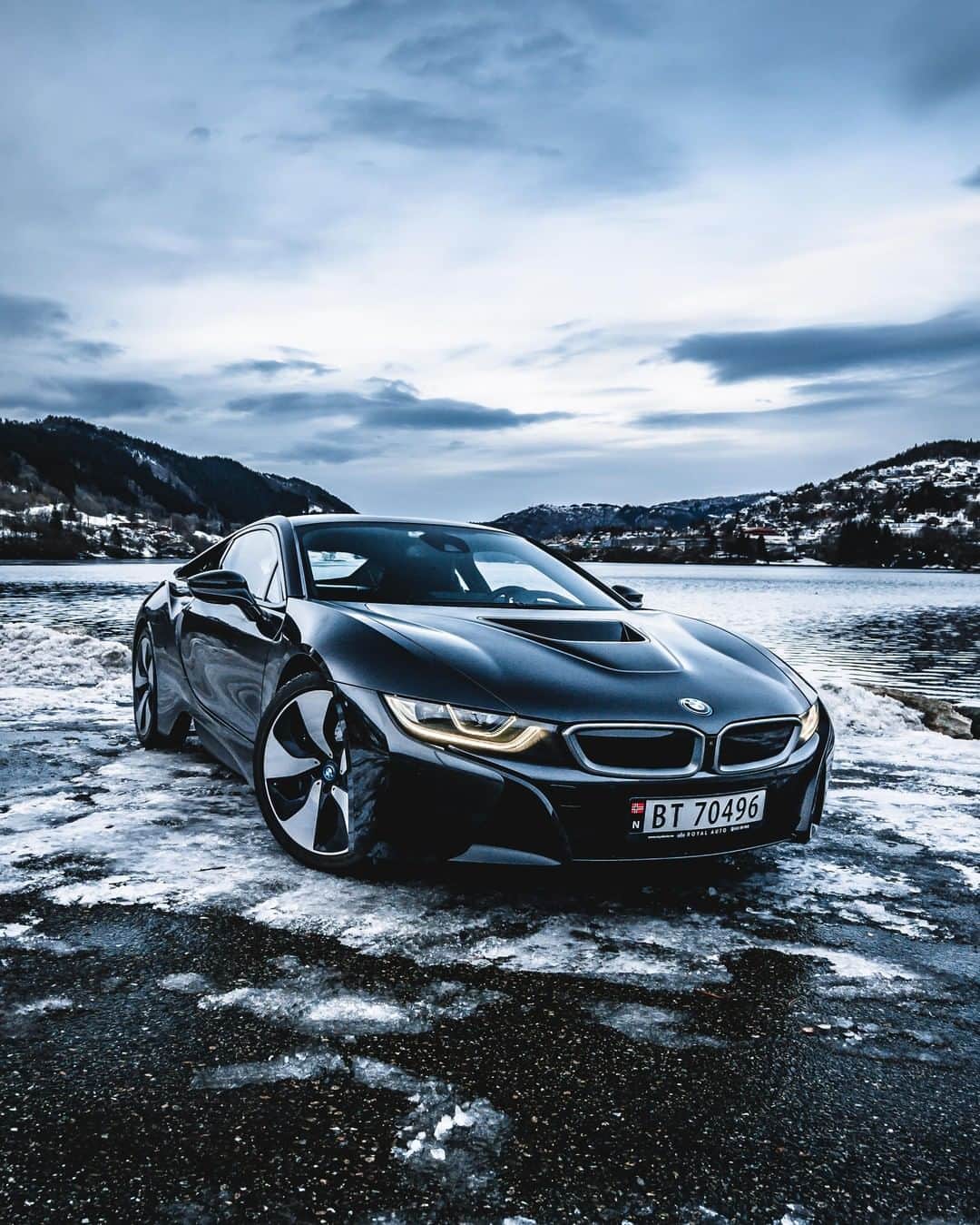 BMWのインスタグラム：「The new shape of the future.  The BMW i8 Coupé. #BMWrepost @evenmellum @gt_rene #BMW #BMWi8 #BMWi __ BMW i8 Coupé: Energy consumption in kWh/100km (combined): 14.0 kWh. Fuel consumption in l/100 km (combined): 1.8. CO2 emissions in g/km (combined): 42 g/km. The values of fuel consumptions, CO2 emissions and energy consumptions shown were determined according to the European Regulation (EC) 715/2007 in the version applicable at the time of type approval. The figures refer to a vehicle with basic configuration in Germany and the range shown considers optional equipment and the different size of wheels and tires available on the selected model. The values of the vehicles are already based on the new WLTP regulation and are translated back into NEDC-equivalent values in order to ensure the comparison between the vehicles. [With respect to these vehicles, for vehicle related taxes or other duties based (at least inter alia) on CO2-emissions the CO2 values may differ to the values stated here.] The CO2 efficiency specifications are determined according to Directive 1999/94/EC and the European Regulation in its current version applicable. The values shown are based on the fuel consumption, CO2 values and energy consumptions according to the NEDC cycle for the classification. For further information about the official fuel consumption and the specific CO2 emission of new passenger cars can be taken out of the „handbook of fuel consumption, the CO2 emission and power consumption of new passenger cars“, which is available at all selling points and at https://www.dat.de/angebote/verlagsprodukte/leitfaden-kraftstoffverbrauch.html.」