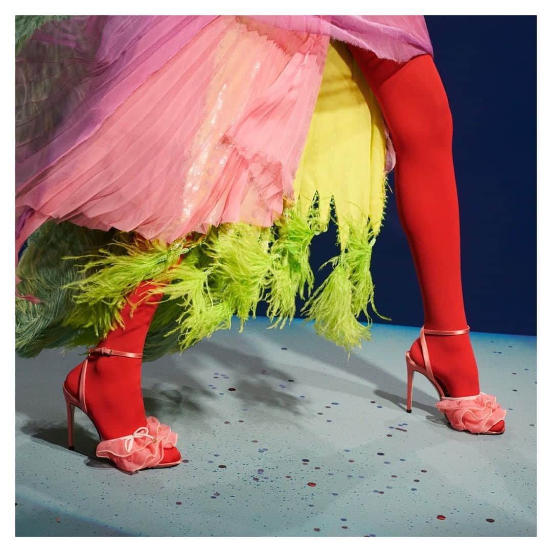 グッチさんのインスタグラム写真 - (グッチInstagram)「Unexpected and playful details define new tulle sandals featuring a Double G charm, from #GucciSS19 by @alessandro_michele. Discover more through link in bio. #AlessandroMichele」4月3日 5時00分 - gucci