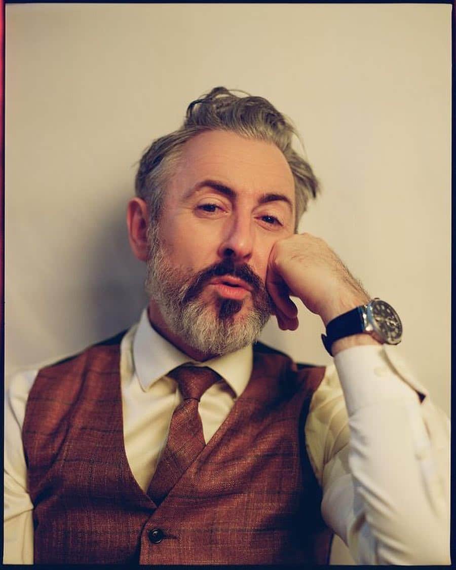 GQさんのインスタグラム写真 - (GQInstagram)「“I’m embracing my daddiness,” says Alan Cumming (@alancummingsnaps). For years, the Scottish actor has been one of our most exciting entertainers. In @JeremyOHarris's off-Broadway hit, he happily stepped into a new archetype. Read @mariantoro’s profile at the link in bio. (📸@matteomobilio) #alancumming #daddytheplay」4月3日 5時06分 - gq