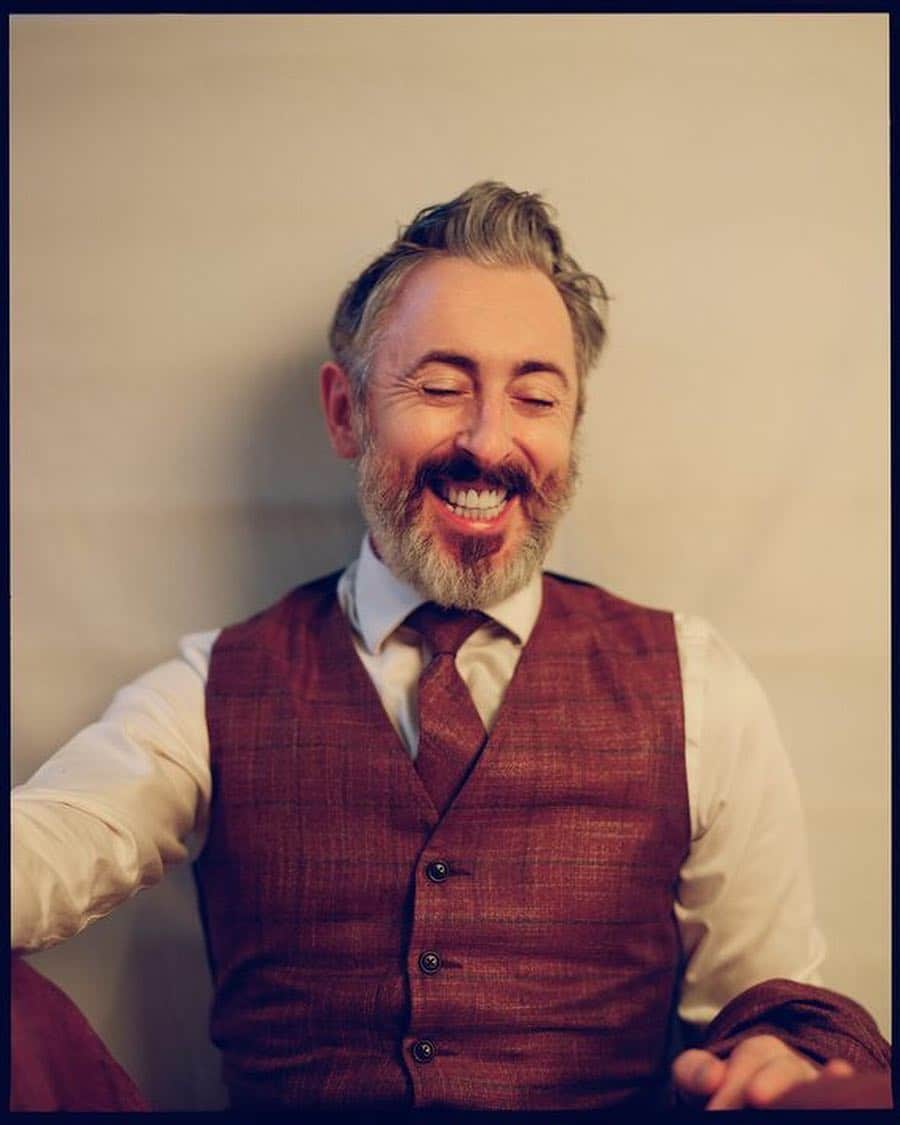 GQさんのインスタグラム写真 - (GQInstagram)「“I’m embracing my daddiness,” says Alan Cumming (@alancummingsnaps). For years, the Scottish actor has been one of our most exciting entertainers. In @JeremyOHarris's off-Broadway hit, he happily stepped into a new archetype. Read @mariantoro’s profile at the link in bio. (📸@matteomobilio) #alancumming #daddytheplay」4月3日 5時06分 - gq