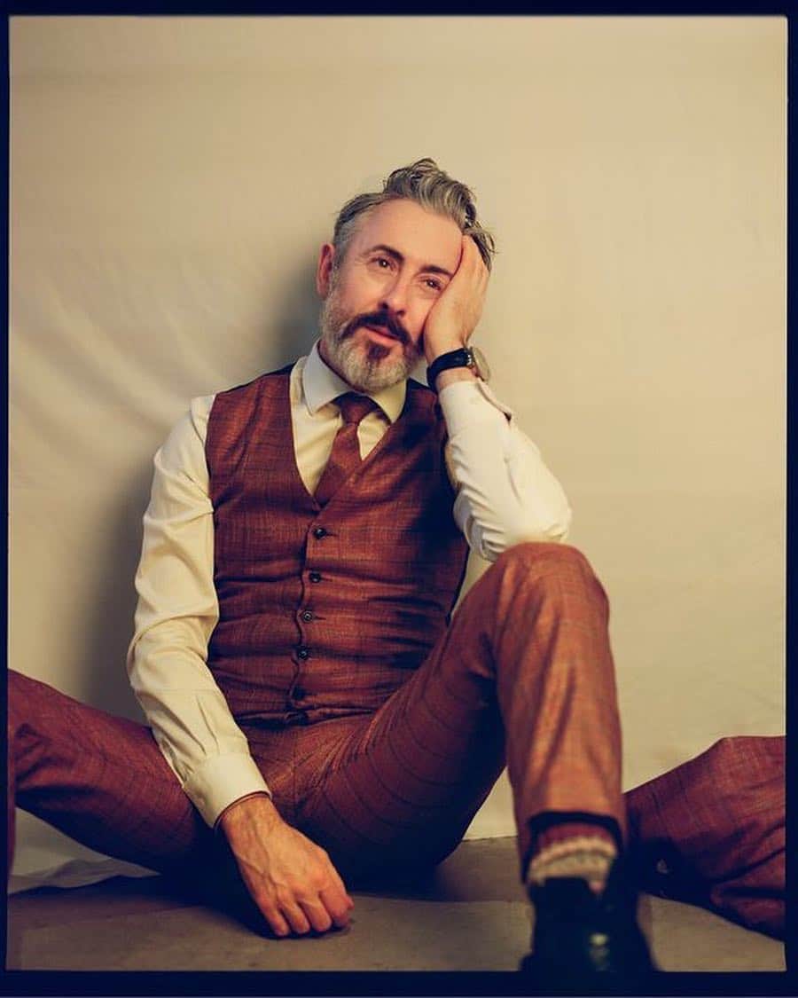 GQさんのインスタグラム写真 - (GQInstagram)「“I’m embracing my daddiness,” says Alan Cumming (@alancummingsnaps). For years, the Scottish actor has been one of our most exciting entertainers. In @JeremyOHarris's off-Broadway hit, he happily stepped into a new archetype. Read @mariantoro’s profile at the link in bio. (📸@matteomobilio) #alancumming #daddytheplay」4月3日 5時06分 - gq