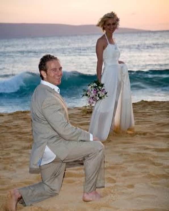 マーク・シュルマンさんのインスタグラム写真 - (マーク・シュルマンInstagram)「Yes we had a badass wedding ceremony on the beach in Maui! #lovemywife #happyanniversary #11」4月3日 5時14分 - markyplanet