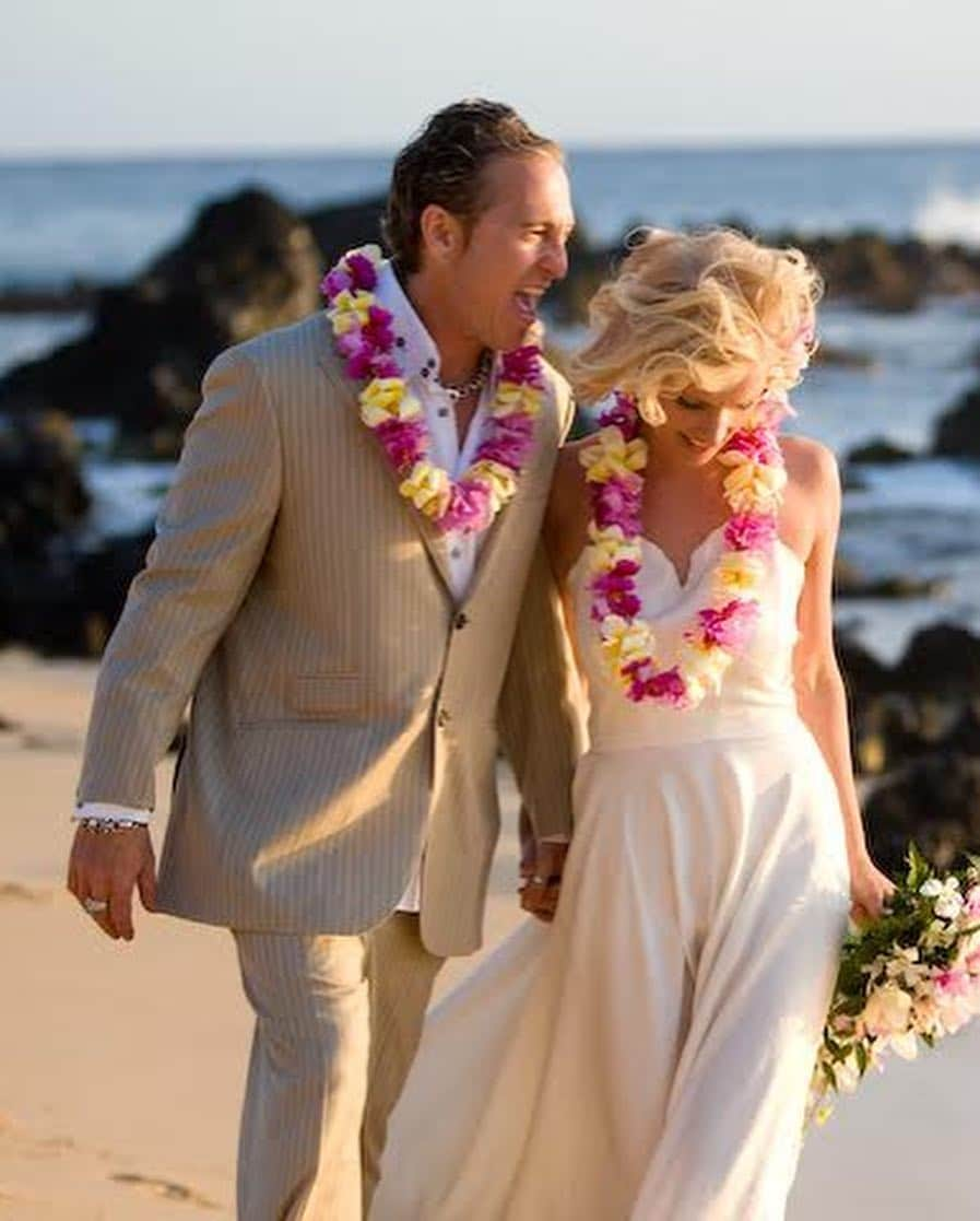 マーク・シュルマンさんのインスタグラム写真 - (マーク・シュルマンInstagram)「Yes we had a badass wedding ceremony on the beach in Maui! #lovemywife #happyanniversary #11」4月3日 5時14分 - markyplanet