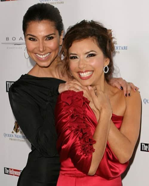 エヴァ・ロンゴリアさんのインスタグラム写真 - (エヴァ・ロンゴリアInstagram)「So I wanted to post a funny photo of me and the birthday girl @roselyn_sanchez but realized there’s too many photos over too many years!! Oh lawwwwd the fun we have had together. Whether it was sharing a laugh on the red carpet or attending each others weddings or baby showers or dancing onstage together, it’s always a good time with this one! Thank you for all the laughs mama, if people only knew what we were talking about 🤭 May you have many more blessings this year! Scroll through to see the weirdest faces we both make on the red carpet! 😂😂😂」4月3日 5時43分 - evalongoria