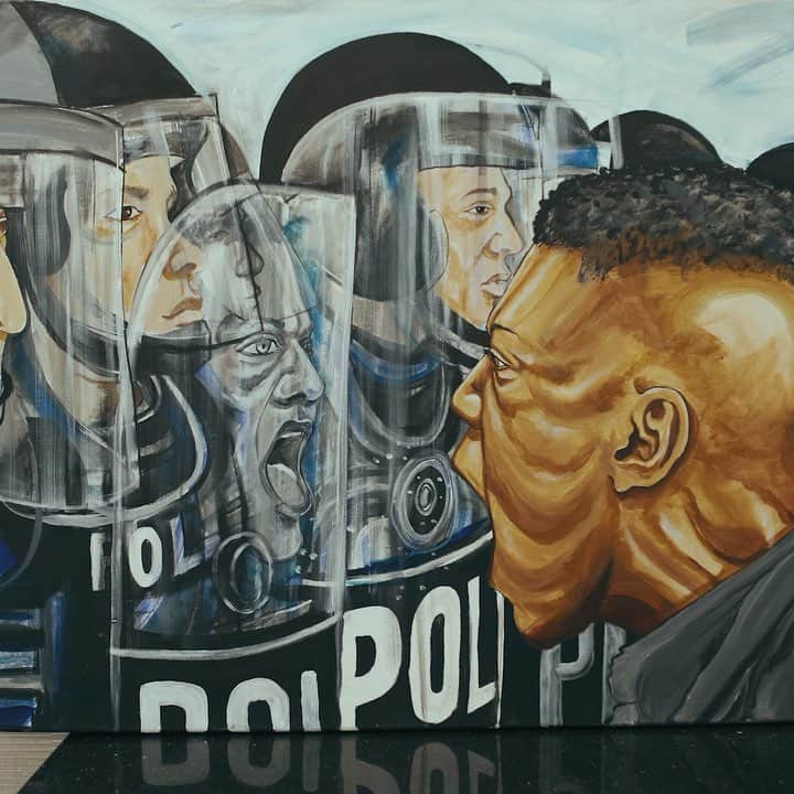 コリン・キャパニックのインスタグラム：「#rp @yourrightscamp · Here’s another highlight from KYRC Baltimore! Thank you to the amazing artists that created all of the visuals for #knowyourrightscamp Baltimore 🔥 You all brought to life everything that this camp stands for by using the power to evoke change through art. James Baldwin said it best: “Artists are here to disturb the peace.” Activism through art at its best 🎨 @aaronmaybin, @bmike2c, and @occasionalsuperstar — This experience would not have been possible without you all! ✊🏾✊🏾✊🏾 🎥: @dreddyworks」