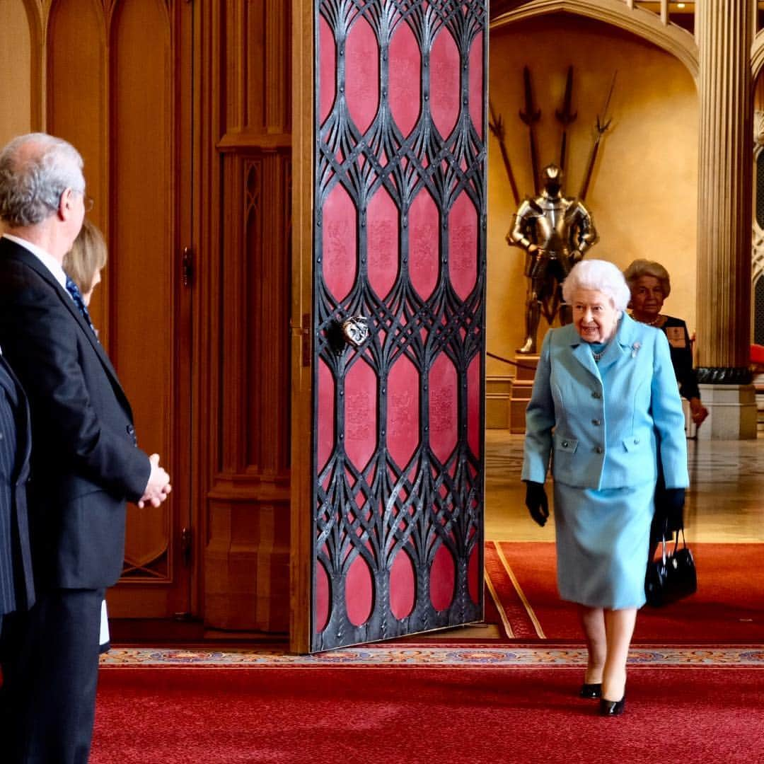 ロイヤル・ファミリーさんのインスタグラム写真 - (ロイヤル・ファミリーInstagram)「The Queen has hosted a reception at Windsor Castle in celebration of the centenary of the National Council for Voluntary Organisations.  The Princess Royal and The Duke and Duchess of Gloucester also attended the reception.  The NCVO represents a diverse community of over 14,000 member organisations of all sizes – a third of the voluntary sector workforce in England - and the reception highlighted the achievements of voluntary action over the last 100 years.  Tonight, The Queen met volunteers from all different charities including Louise Munro who is Helpforce’s Young Volunteer of the Year. She has a chronic condition yet volunteers at hospitals to take care of the elderly, and those on orthopaedics and stroke wards. Find out more by following our Instagram story.」4月3日 5時53分 - theroyalfamily