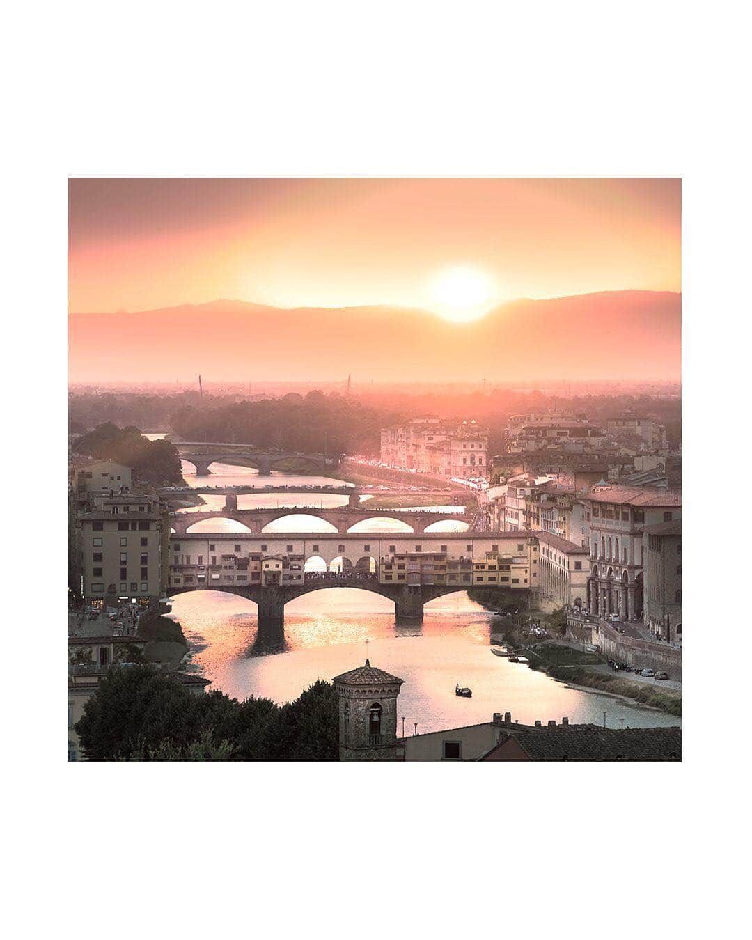 デビッドヤーマンのインスタグラム：「City of dreams. • “To see the sun sink down…and overwhelm Florence with tides of color…is a sight to stir the coldest nature.”—Mark Twain • #DavidYurman #DesignInspiration #Florence」