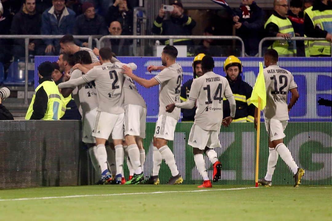エムレ・カンのインスタグラム：「Professional job done on the road tonight. #EC23 #iCan #weCan #forzajuve #NoToRasicm」