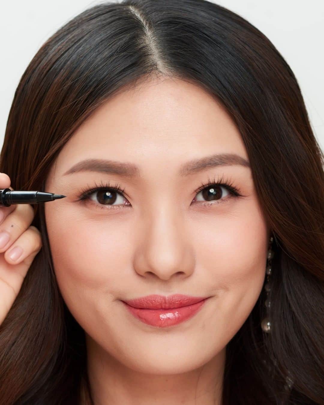 Motives Cosmeticsさんのインスタグラム写真 - (Motives CosmeticsInstagram)「With a velvet touch precision tip for accurate application our Luxe Precision Eye Line will make you feel like an eyeliner pro. . . . . #motives #motivescosmetics #makeup #mua #makeuplove #makeupartist #naturalmakeup #beauty #worldmakeupartist #makeupadict #makeupobsessed #eyeliner #liquideyeliner」4月3日 6時20分 - motivescosmetics