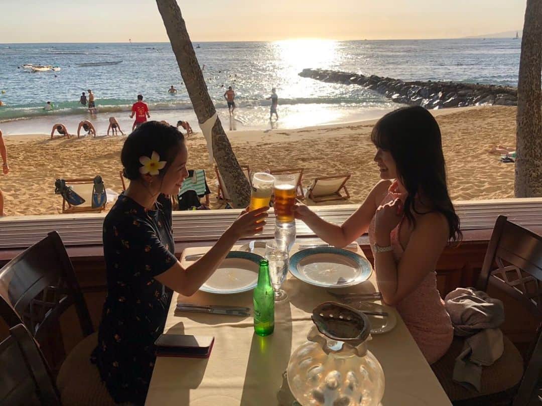 沢辺りおんさんのインスタグラム写真 - (沢辺りおんInstagram)「ハワイのスケジュールはまりや任せ。頼もしいなあ。。。 お陰で楽しめてます。 まりちゃんありがとう😊  #hawaii  #beer」4月3日 6時30分 - rionsawabe