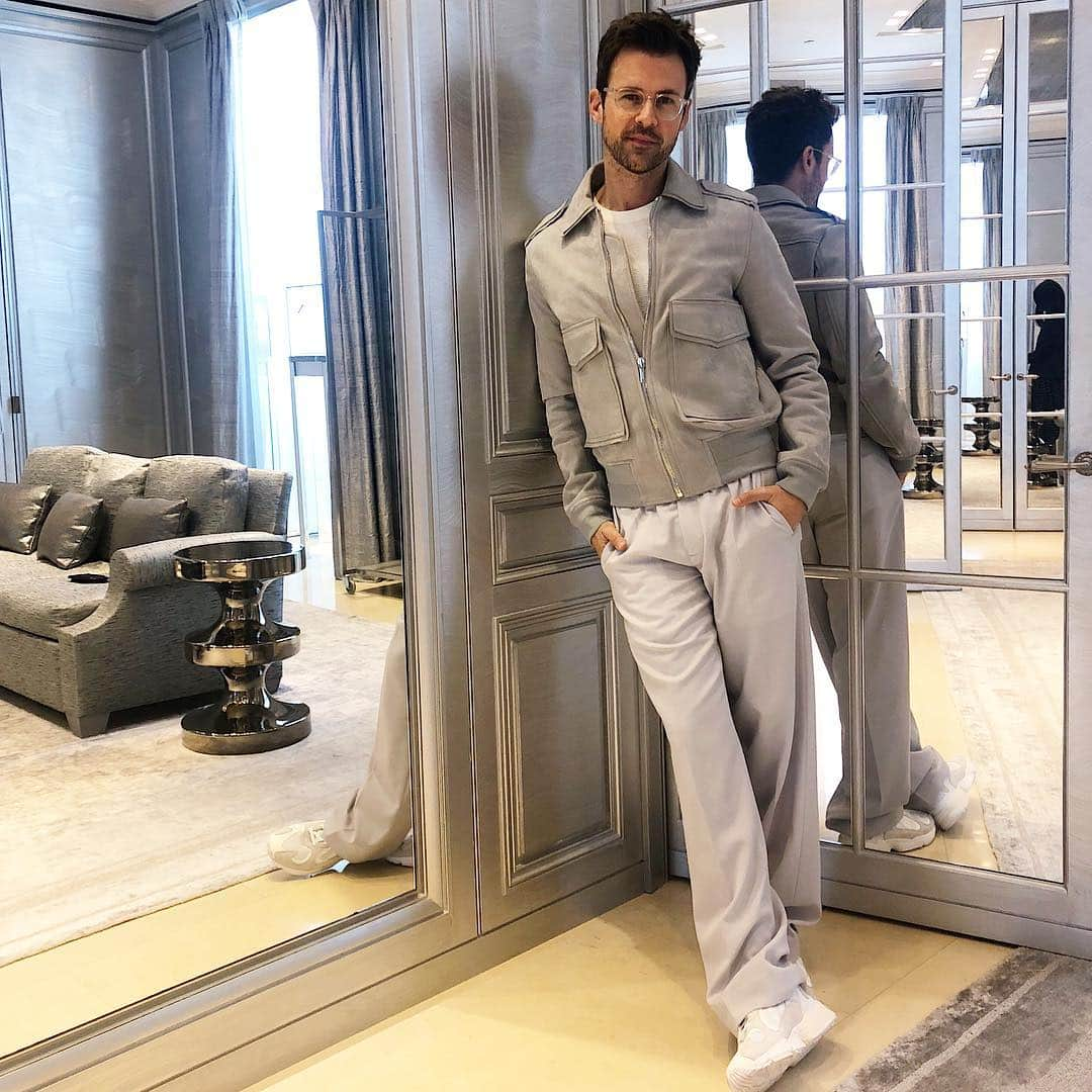 ブラッド・ゴレスキーさんのインスタグラム写真 - (ブラッド・ゴレスキーInstagram)「I guess you could say I am feeling grey. @dior」4月3日 6時29分 - bradgoreski