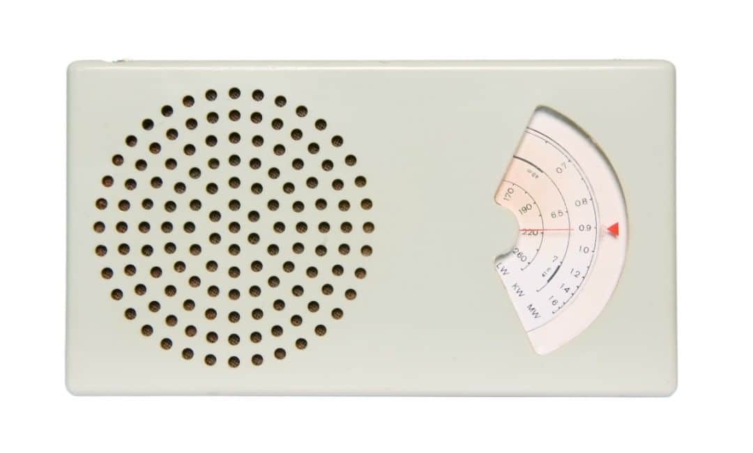 フィラデルフィア美術館さんのインスタグラム写真 - (フィラデルフィア美術館Instagram)「“Good design is as little design as possible.” Pared down to the most necessary elements of a speaker grille and frequency dial, the “T 41 Pocket Radio” encapsulates the spirit of Dieter Rams’s career-long advocacy of simplicity and usefulness in design. Find examples of all ten of Rams’s “Ten Principles of Good Design” in “Dieter Rams: Principled Design.” • “T 41 Pocket Transistor Radio,” designed 1962 by Dieter Rams, made by Braun AG (Museum Angewandte Kunst Frankfurt a.M. Photo: Sebastian Struch)」4月3日 6時34分 - philamuseum