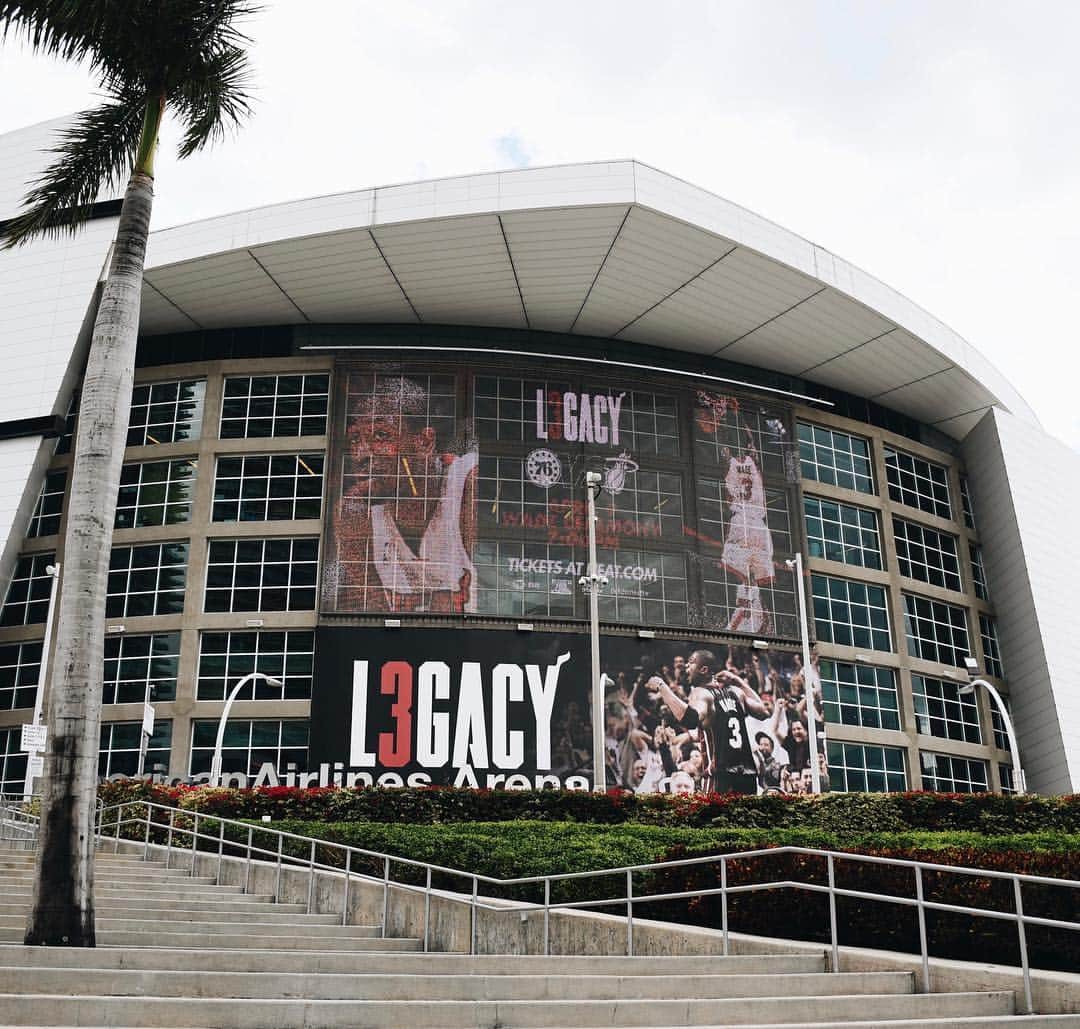 Miami HEATさんのインスタグラム写真 - (Miami HEATInstagram)「Exactly one week away from @DwyaneWade’s final regular season home game inside His House!⁣ ⁣ @AmericanAirlinesArena is getting #L3GACY ready, you should too - HEAT.com/Wade」4月3日 6時36分 - miamiheat