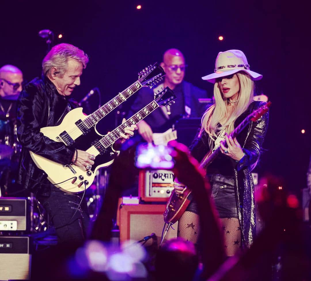 オリアンティさんのインスタグラム写真 - (オリアンティInstagram)「Had a blast playing on amazing artist and good friend @donfeldermusic new album .. it’s available April 5 ! #itunes #americanrocknroll」4月3日 6時37分 - iamorianthi
