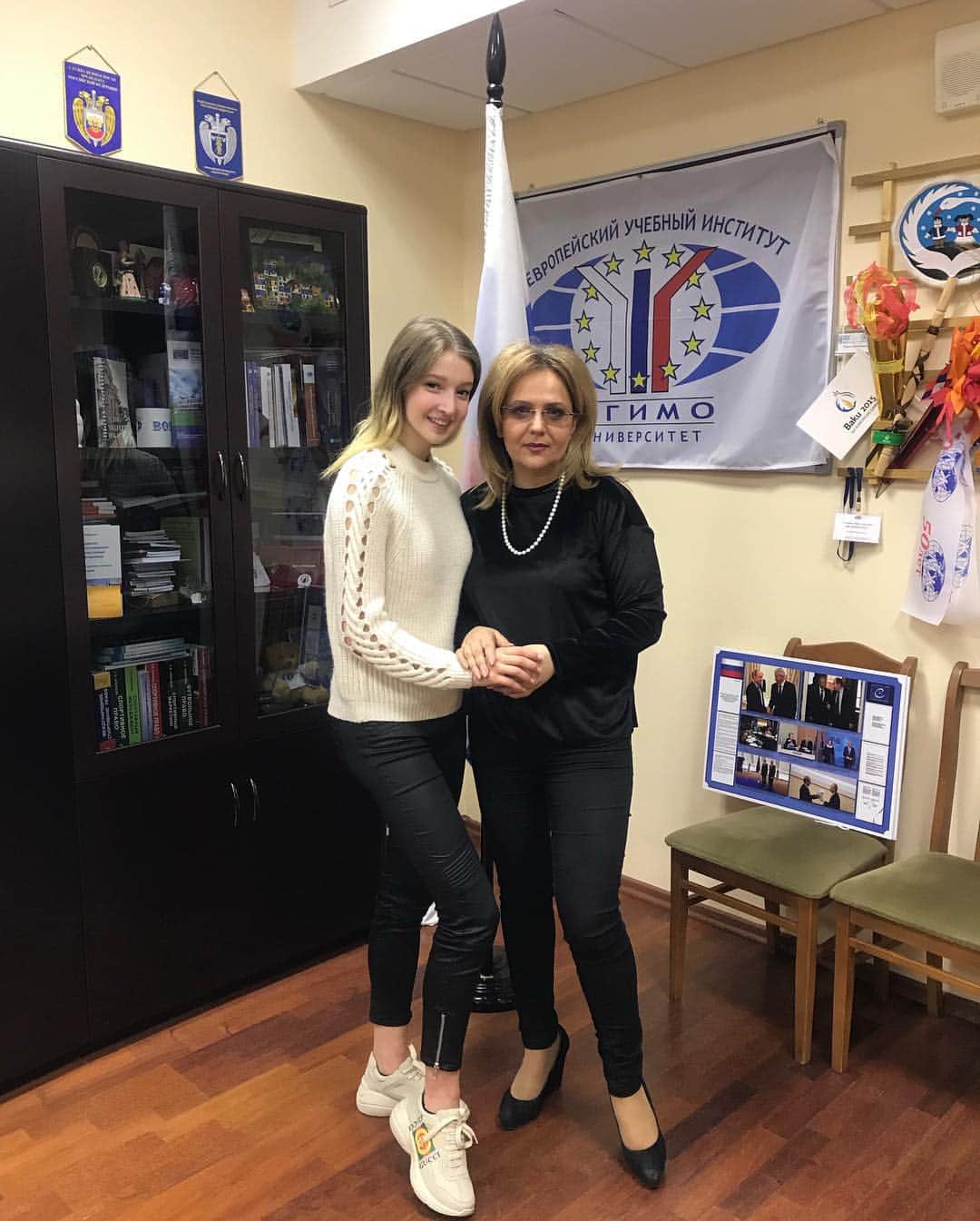 マリア・ソツコワのインスタグラム：「Сегодня побывала в гостях у @tamara08_10 в #мгимо  Нереальный университет с нереальной историей 😍 Может задуматься о втором образовании?🤔😁 #mariyasotskova  #mariasotskova  #MarySot」