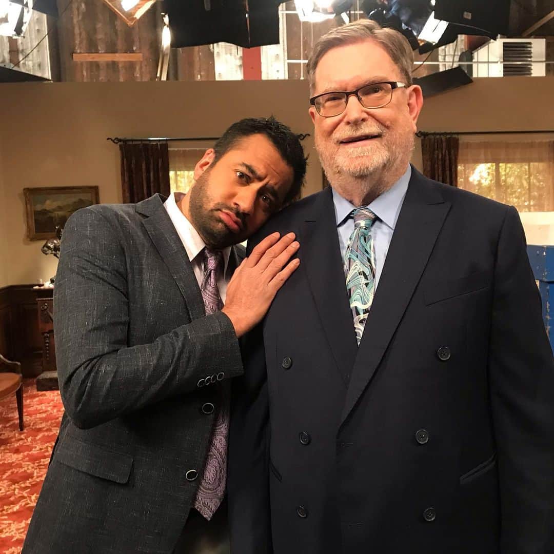 カル・ペンのインスタグラム：「Loving on Nobel-winning Astrophysicist Dr. George Smoot (as one does). 🛰」