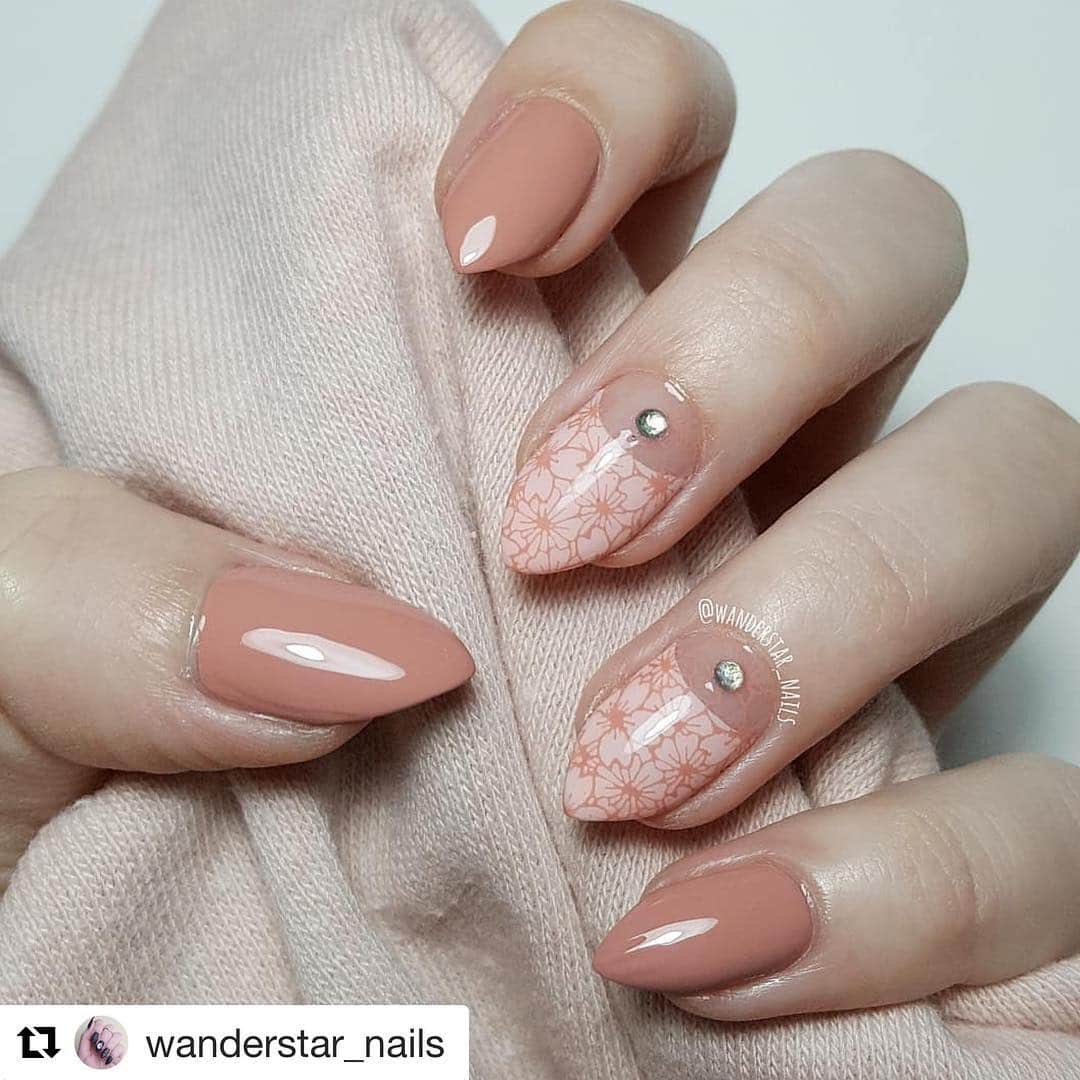 Nail Designsさんのインスタグラム写真 - (Nail DesignsInstagram)「Credit: @wanderstar_nails ・・・ ~ Pastel Floral Nails ~ 💅 USED PRODUCTS: • 144 Color Expert @goldenroseofficial • Rose I Hold @flormarturkiye • Floral Stamping Plate J2423-TR @beautybigbangs • Clear Jelly Stamper and Scraper J2915TM-2C @beautybigbangs 🌟Use code: WANDERH10 for 10% off on their site www.beautybigbang.com • Quick Dry Top Coat @goldenroseofficial . . . #nails #nailsofinstagram #nailart #nails2inspire #naildesign #nailsaddict #nailpolish #nailsbyme #nailslover #nailsinspiration #nailsoftheday #nailedit #nailmobster #nailspafeature #nailpromotion #flowers #pastelpink #stamping #spring #beautybigbang #beautybigbangreview #wanderstar #wanderstar_nails」4月3日 6時50分 - nailartfeature