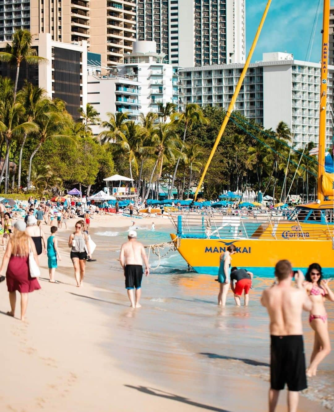 Popits Hawaiiさんのインスタグラム写真 - (Popits HawaiiInstagram)「Waikiki beach⛱️🏄⁣ ⁣ ⁣ #popitshawaii #ポピッツ #sandals #charms #alohastate #luckywelivehawaii #waikiki #footwear #thong #happyfeet #flipflops #slippers #ハワイ #ハワイ旅行 #ハワイ好き #ハワイ大好き #ハワイ好きな人と繋がりたい #ビーチサンダル #フラ #フラダンス #占い #tuesday」4月3日 7時00分 - popitshawaii