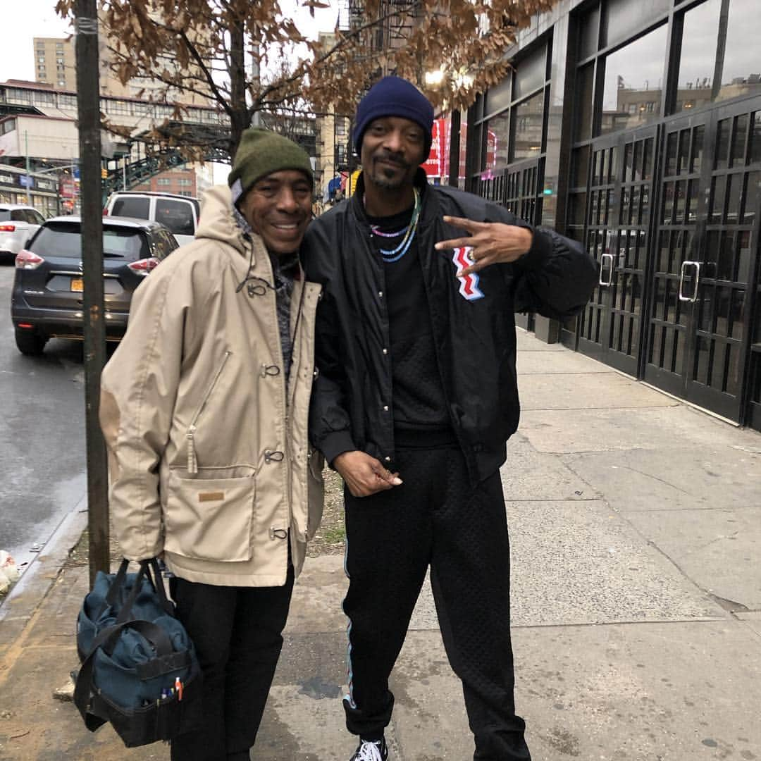 スヌープ・ドッグさんのインスタグラム写真 - (スヌープ・ドッグInstagram)「The juice 🔥🎤. I. Saw u and. Him walk g in the rain」4月3日 7時17分 - snoopdogg