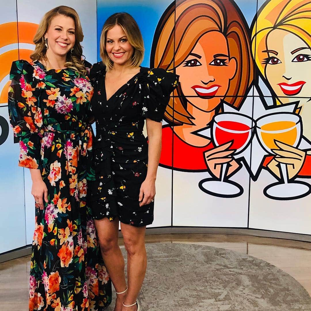 ジョディ・スウィーティンさんのインスタグラム写真 - (ジョディ・スウィーティンInstagram)「Fun times on the @todayshow  this morning, you can tune in online to catch the winning team , @candacecbure and I had so much fun playing a game with @klgandhoda , @thetraceygold & @kirkcameronofficial !  Styled by @shannonmcclure68  Dress by @fashionnova @walkerdrawas  Shoes by @naturalizer  Jewelry by @charlielapson」4月3日 8時02分 - jodiesweetin