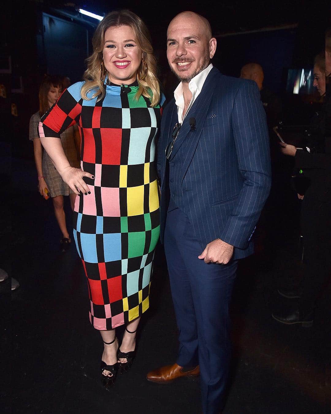 Just Jaredさんのインスタグラム写真 - (Just JaredInstagram)「@kellyclarkson hits the stage at CinemaCon in Las Vegas for the first live performance of her @uglydolls song “Broken & Beautiful.” She joined co-star @pitbull at the event! #KellyClarkson #Pitbull #UglyDolls #CinemaCon Photos: Getty」4月3日 8時03分 - justjared