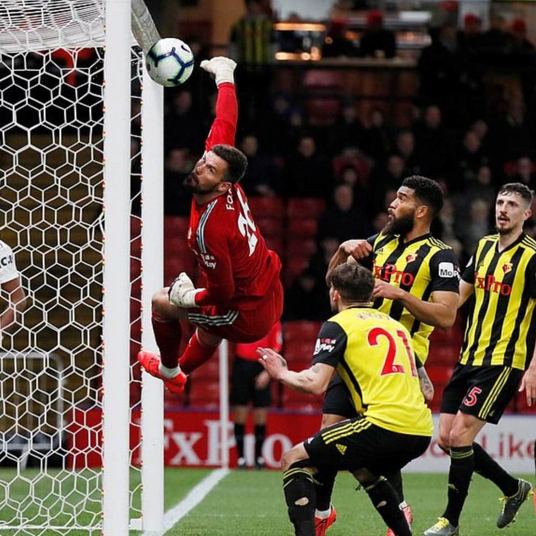 ベン・フォスターさんのインスタグラム写真 - (ベン・フォスターInstagram)「Fozzy, ur doing it wrong🤔 great win lads, what a team 😍 🐝 🔥 @watfordfcofficial  #watfordfc #epl #nike #sells」4月3日 8時25分 - benfosters