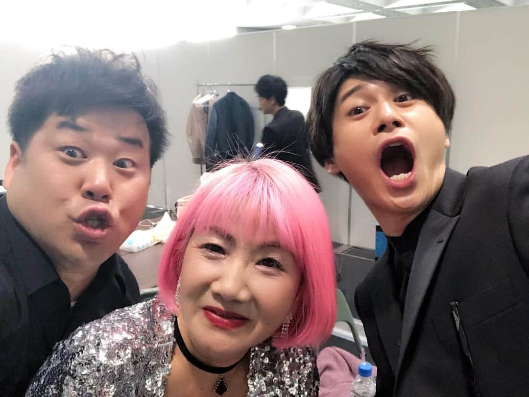 のインスタグラム：「#トット の #多田さん と #プラスマイナス岩橋  さん。 イケメンなのに変顔するよね、吉本の芸人さんて。もったいない！ って言ったら普通の顔の多田さんと、ずっと変顔の岩ちゃんw #吉本坂46」
