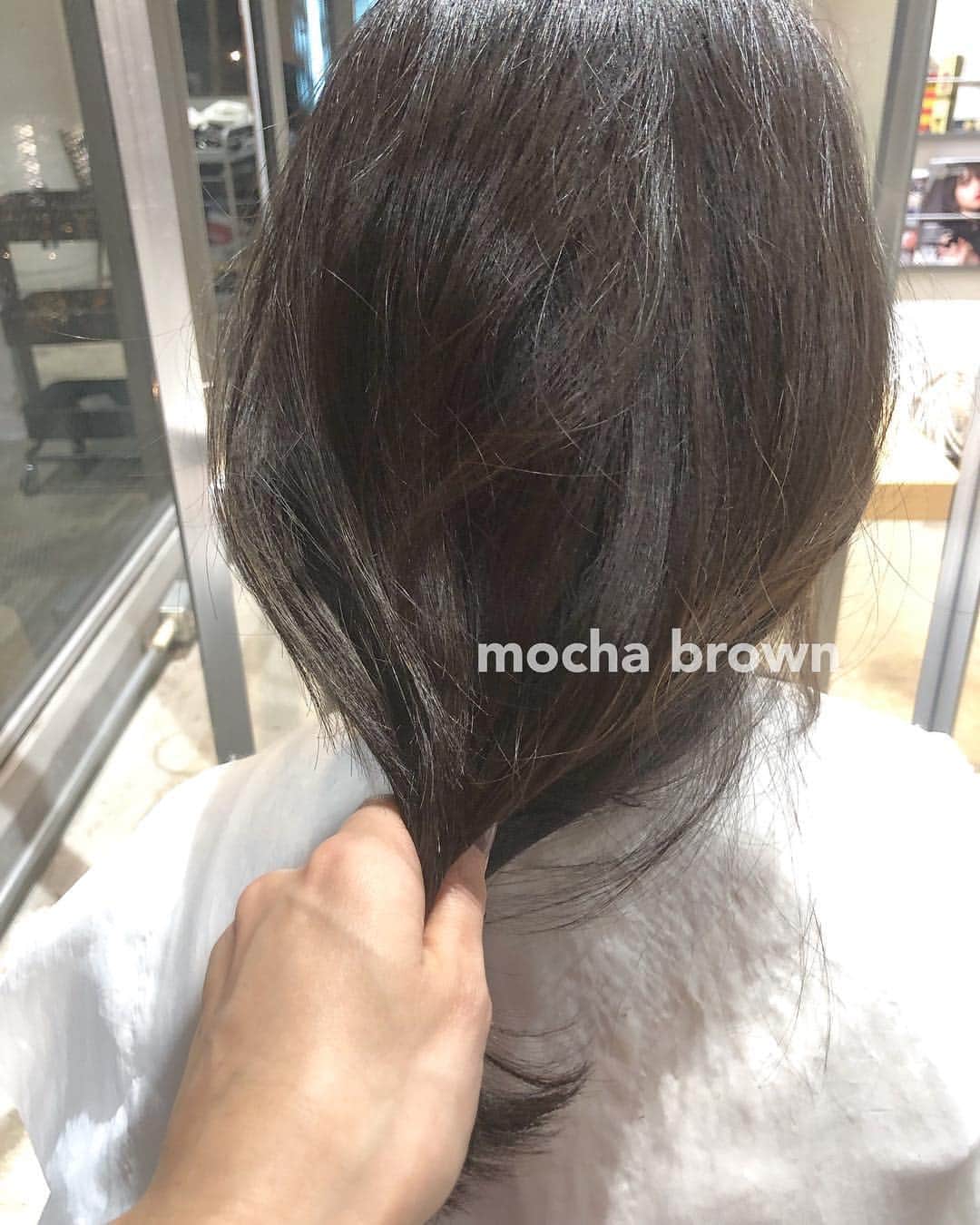 diptyMOILA diptyMOILA さんのインスタグラム写真 - (diptyMOILA diptyMOILA Instagram)「. mocha brown ♡ . メンテナンスcolor+キラスイ ¥7560 . メンテナンスcolor+キラスイ+ミネコラtreatment ¥18360 . •@diptymoila でcolorされて30日以内にご来店のお客様限定♡ •ノンダメージサロンだからできるケアcolorでダメージレス♡ •キラスイ継続で艶髪&キレイなcolorが持続♡ •通常color価格が半額♡ . お電話.DM.TOPURLにてご予約お待ちしてます♡ . stylist momoda sayaka . #ミネコラトリートメント#ツヤ髪#美髪#美髪サロン#diptymoila#ディプティモイラ#美容室#大阪#心斎橋#南船場#カラー#ノンダメージサロン#キラスイ#ミネコラ#外ハネボブ #グラムール美容専門学校 #外国人風ハイライトカラー #煌水#アッシュグレイ#女性スタイリスト#美容学生#アシスタント募集 #スタイリスト募集 #リクルート#エレクトロン #ルトーア東亜美容専門学校 #関西美容専門学校」4月3日 8時43分 - diptymoila917
