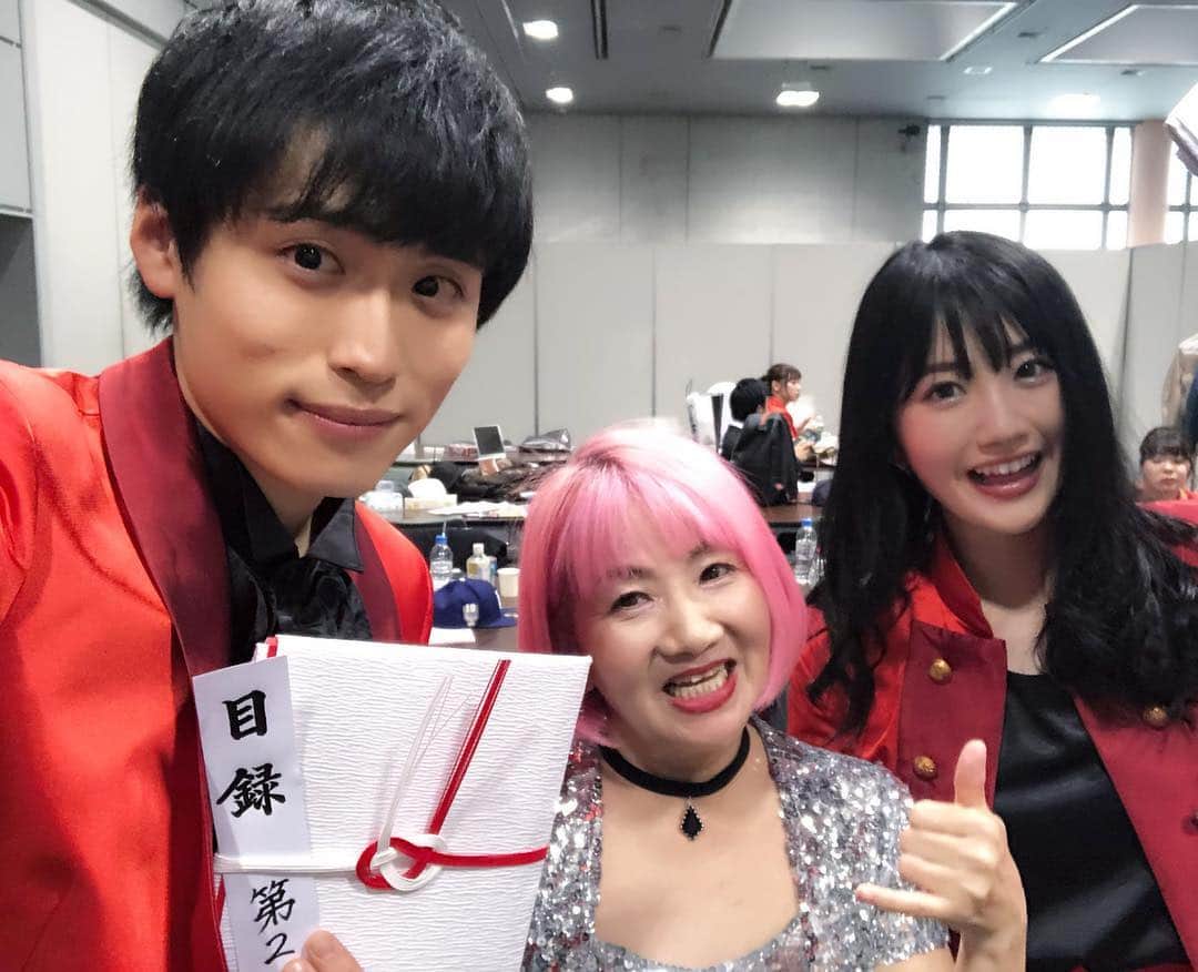 のインスタグラム：「個別カバー売上ランキング1位の #小寺真理 ちゃんと 2位の #池田直人 くん。 池田直人くんとは ダンスオーディションから一緒で どんどん顔が変わっていくんだよね。 まりりんもそう。 アイドルになっていく。 こういうのそばで見てるのは楽しいなぁ💓 と言いつつ お前も頑張れな私w #吉本坂46」