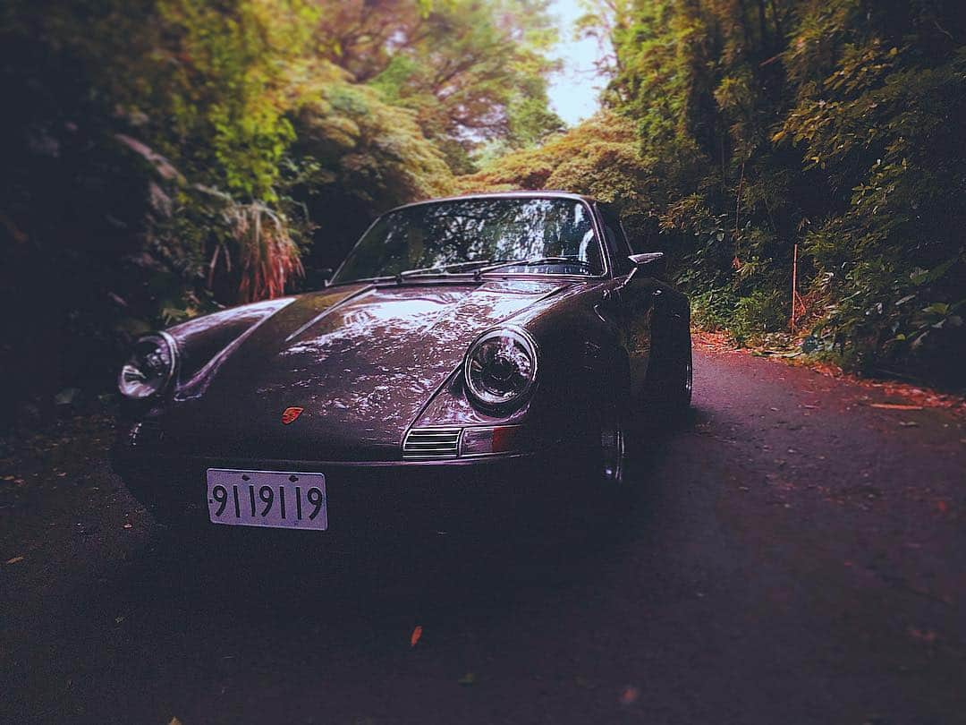 曹格格さんのインスタグラム写真 - (曹格格Instagram)「My morning drive ... clearing up negative energy! #porsche911 #classiccars」4月3日 8時47分 - supergarychaw