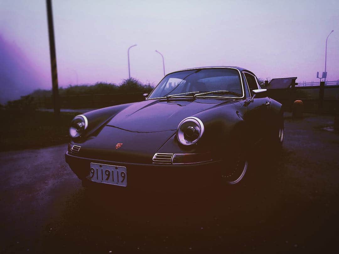 曹格格さんのインスタグラム写真 - (曹格格Instagram)「My morning drive ... clearing up negative energy! #porsche911 #classiccars」4月3日 8時47分 - supergarychaw