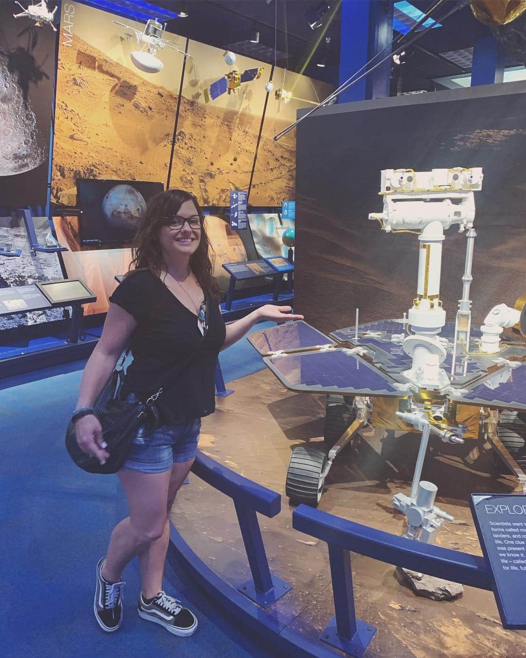 リズ・クライモさんのインスタグラム写真 - (リズ・クライモInstagram)「Thank you @nasajpl for having us today, and giving us such an incredible tour - what an amazing experience. Good luck topping that, next Tuesday 🚀 #nasajpl #marscuriosity #marsopportunity」4月3日 8時50分 - lizclimo