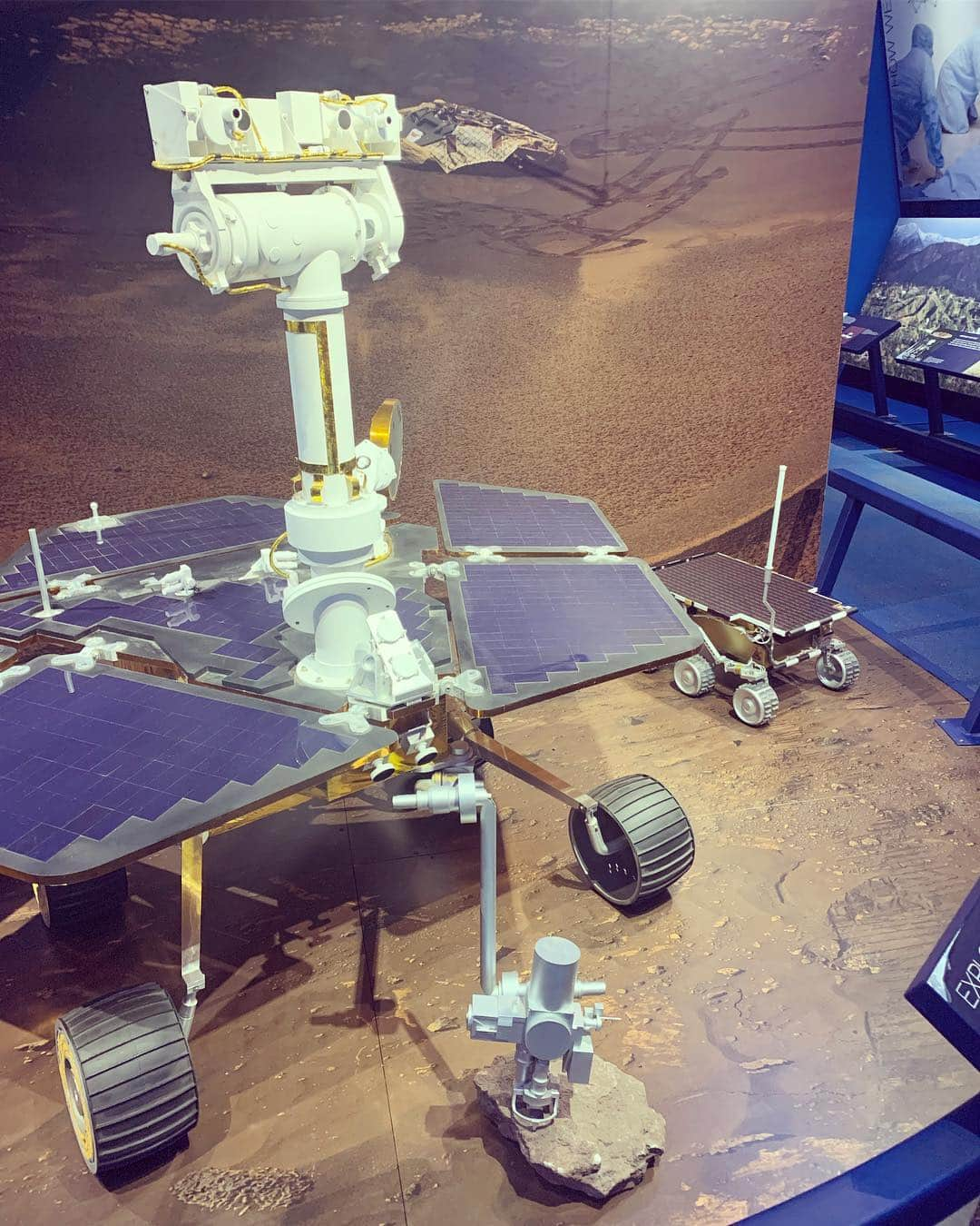 リズ・クライモさんのインスタグラム写真 - (リズ・クライモInstagram)「Thank you @nasajpl for having us today, and giving us such an incredible tour - what an amazing experience. Good luck topping that, next Tuesday 🚀 #nasajpl #marscuriosity #marsopportunity」4月3日 8時50分 - lizclimo